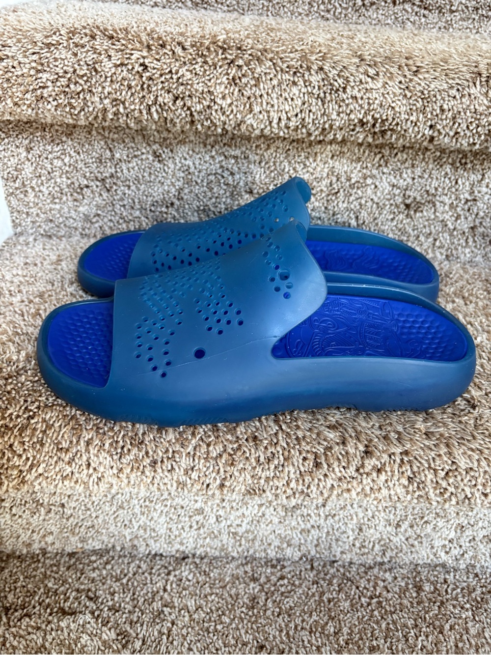 Burberry Men’s Blue Rubber Slides